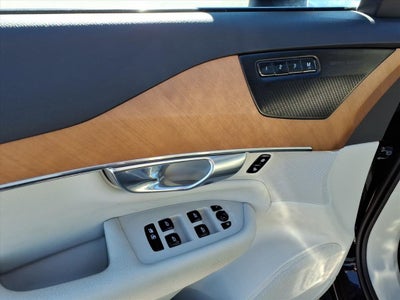 2022 Volvo XC90 Momentum