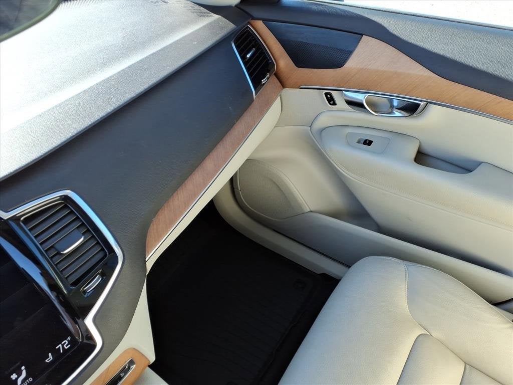 2022 Volvo XC90 Momentum