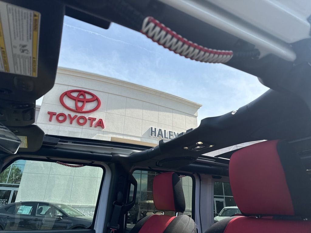 2022 Jeep Wrangler Unlimited Willys