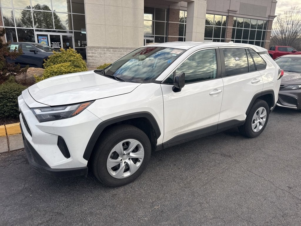 2024 Toyota RAV4 LE