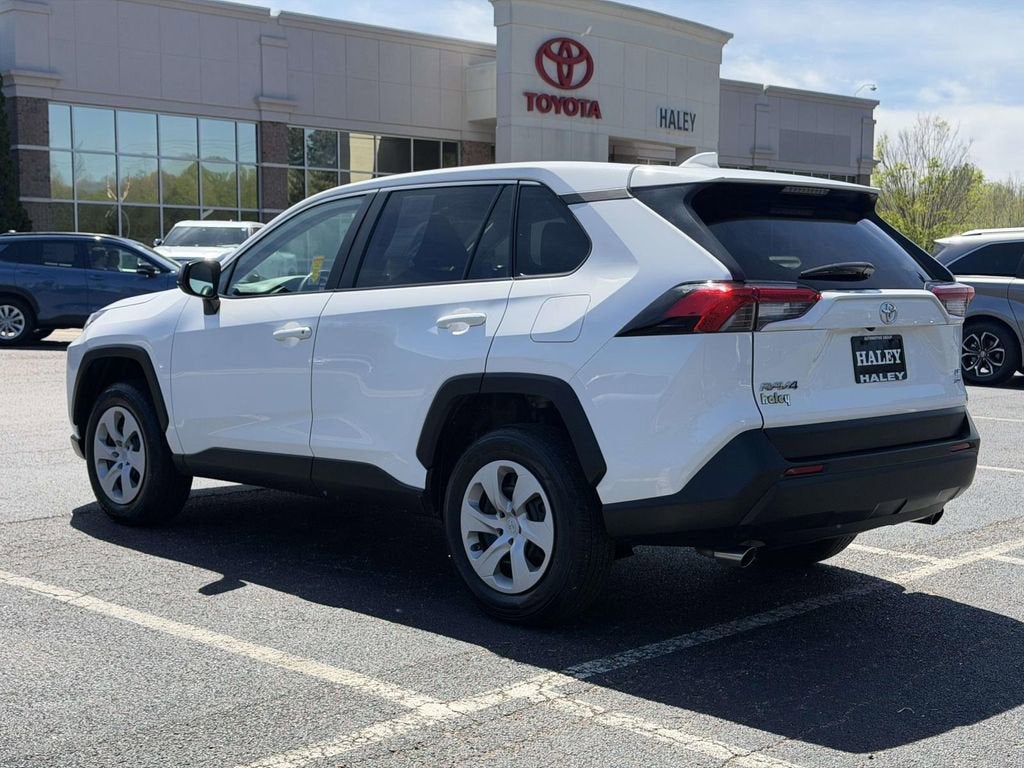 2024 Toyota RAV4 LE