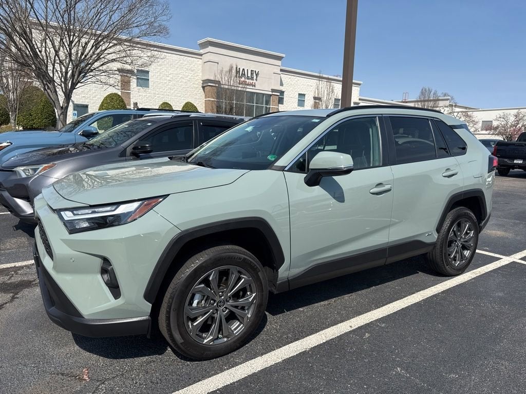2022 Toyota RAV4 XLE Premium