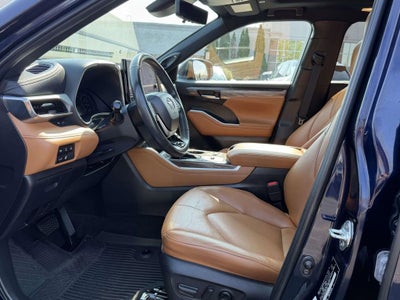 2023 Toyota Highlander Platinum