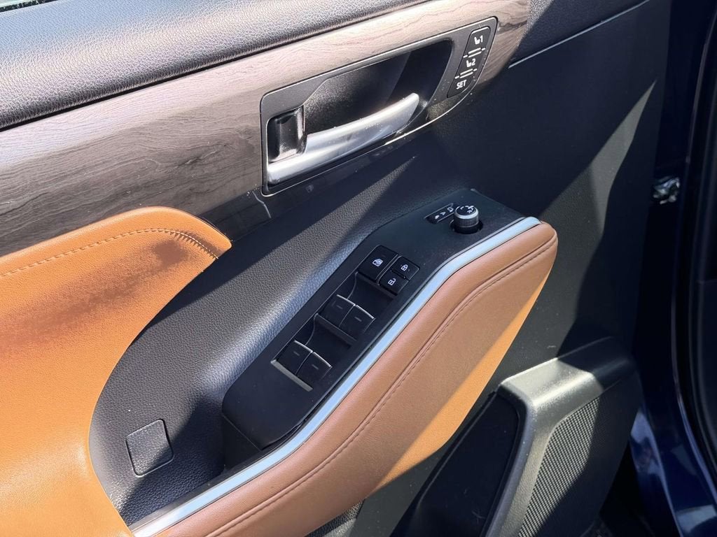 2023 Toyota Highlander Platinum