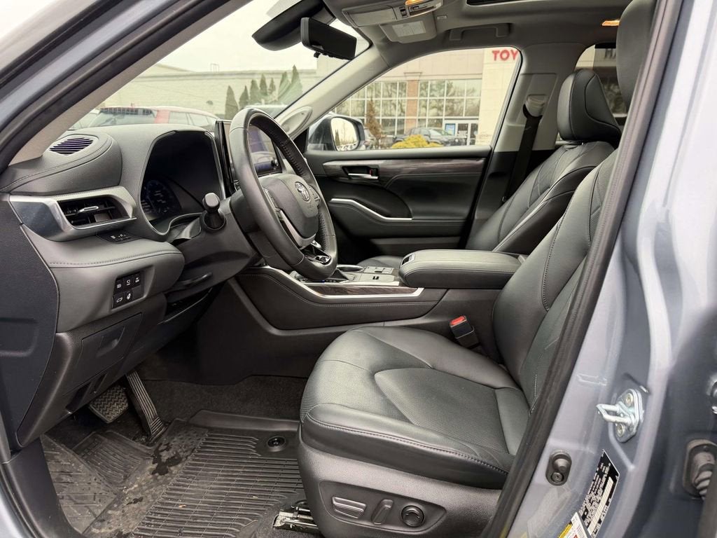 2024 Toyota Highlander Platinum
