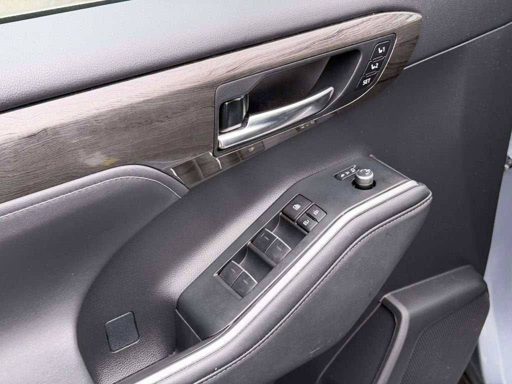 2024 Toyota Highlander Platinum