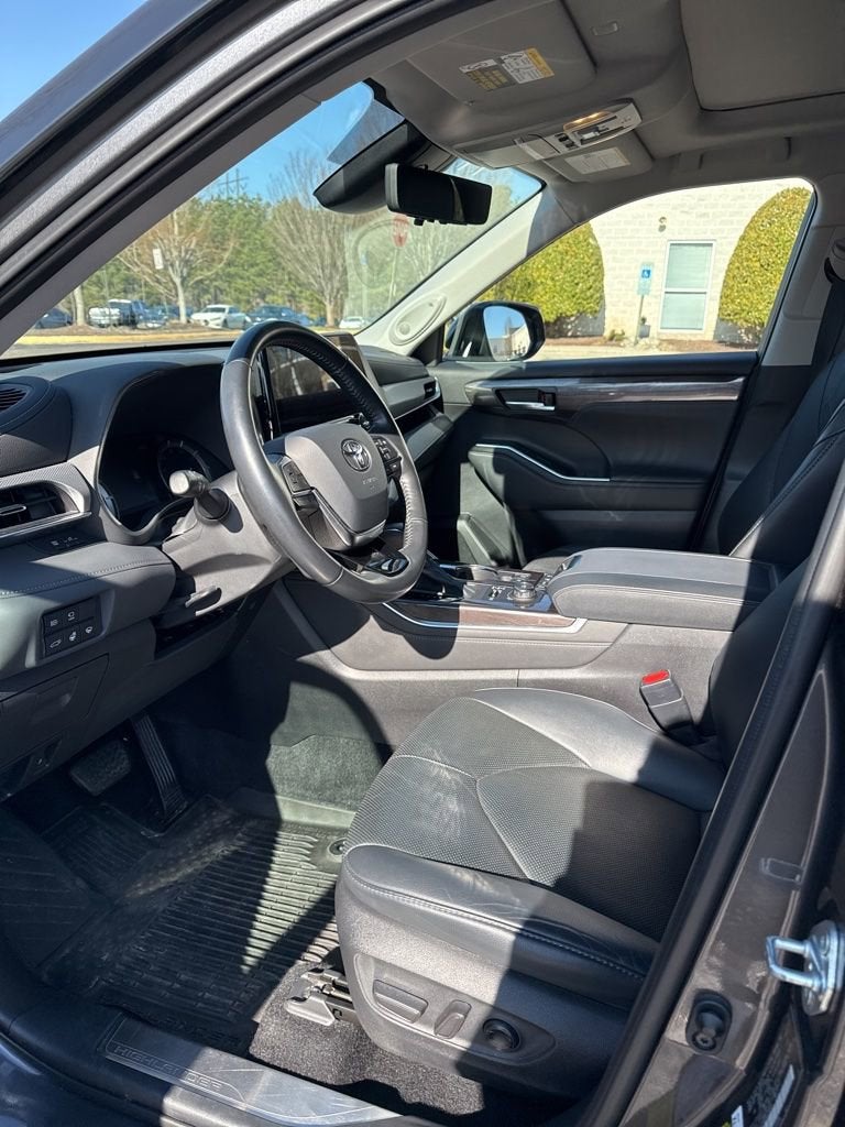 2021 Toyota Highlander Platinum