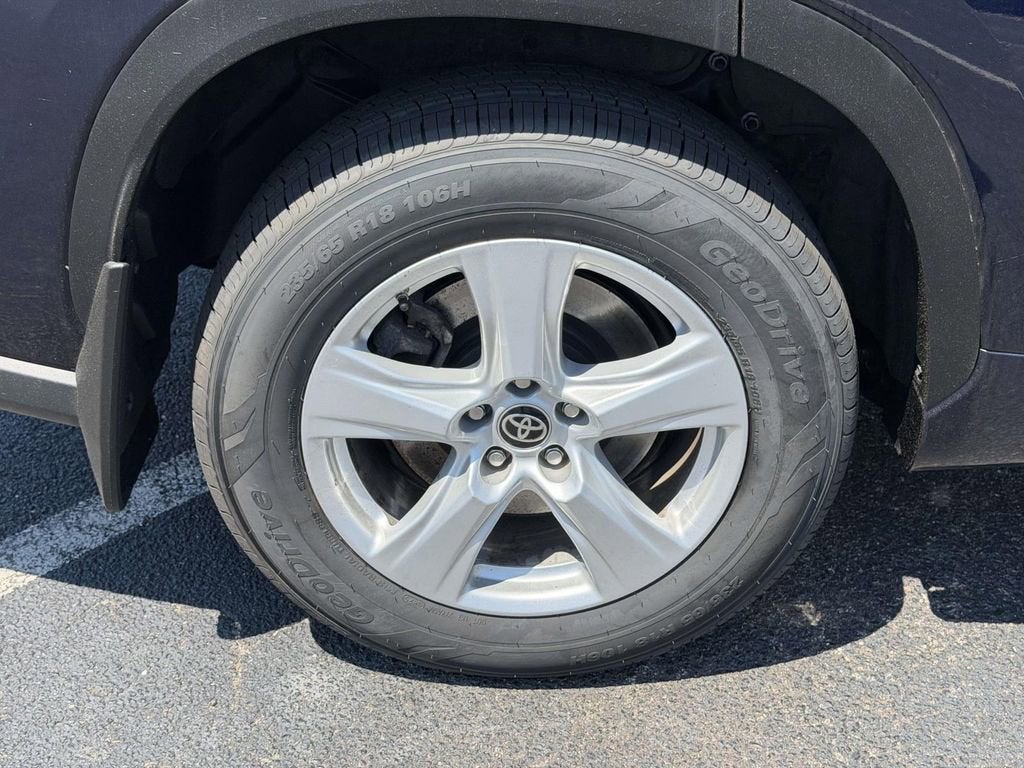 2023 Toyota Highlander LE