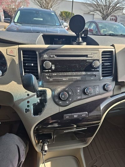 2012 Toyota Sienna LE Mobility Auto Access