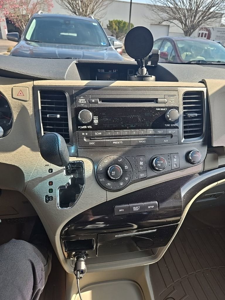 2012 Toyota Sienna LE Mobility Auto Access