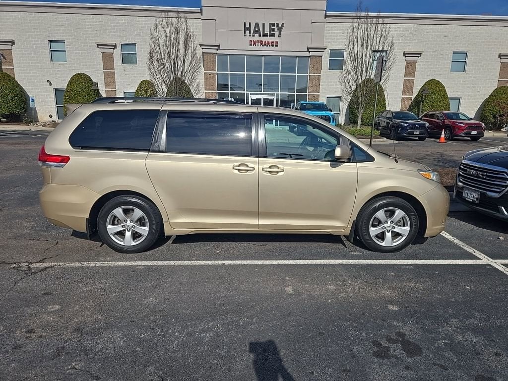 2012 Toyota Sienna LE Mobility Auto Access