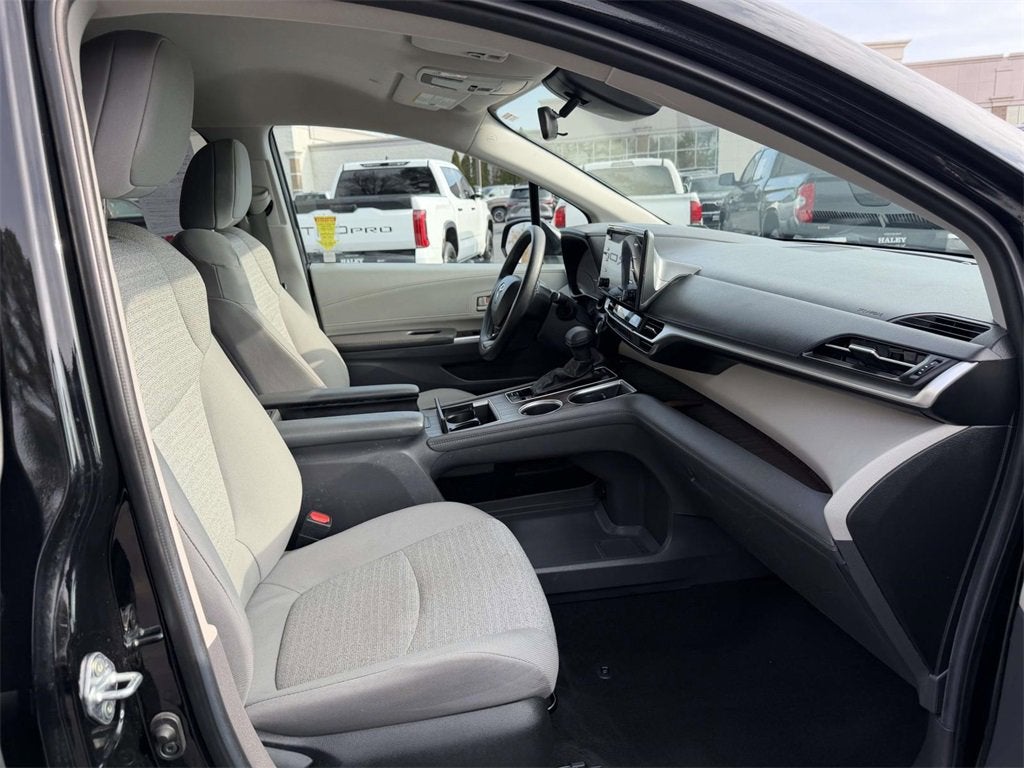 2024 Toyota Sienna LE
