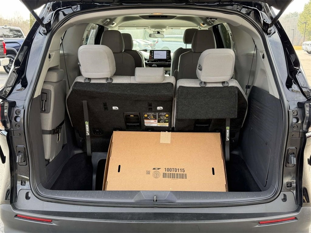 2024 Toyota Sienna LE