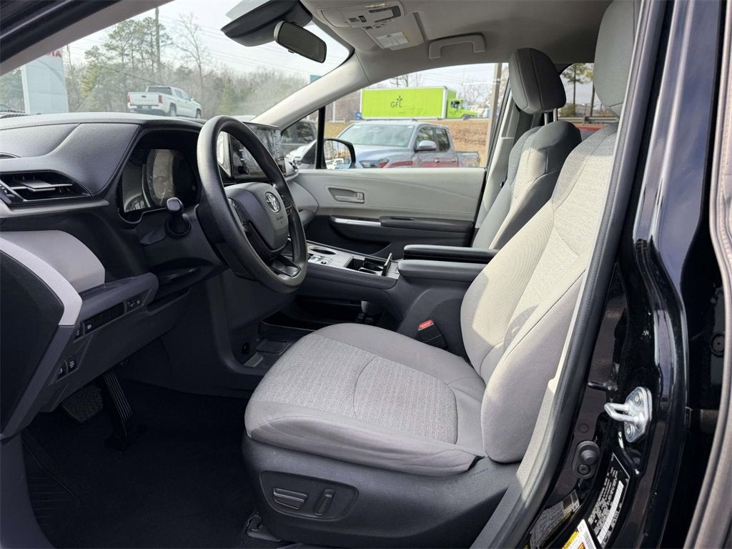 2024 Toyota Sienna LE