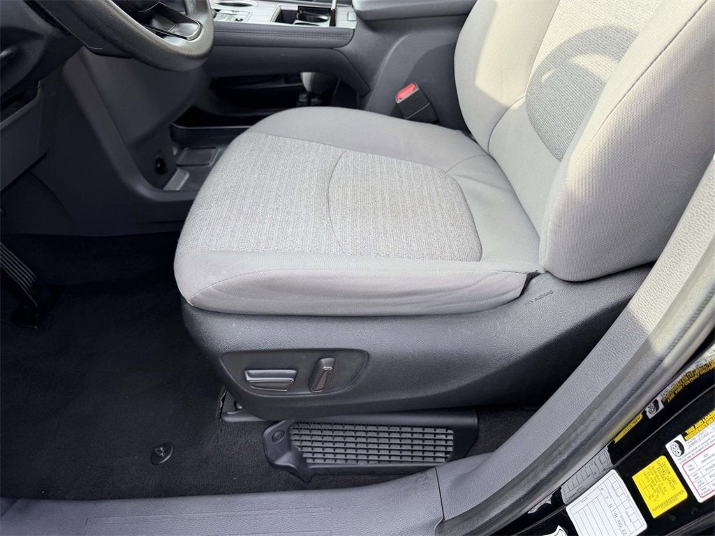 2024 Toyota Sienna LE