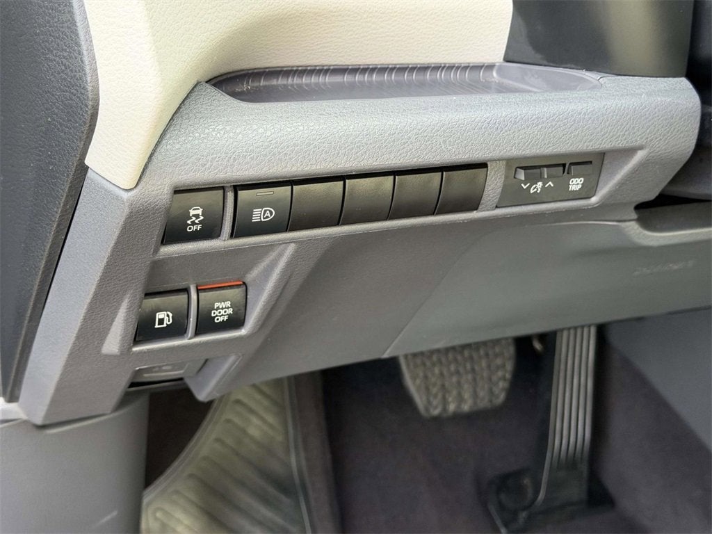 2024 Toyota Sienna LE