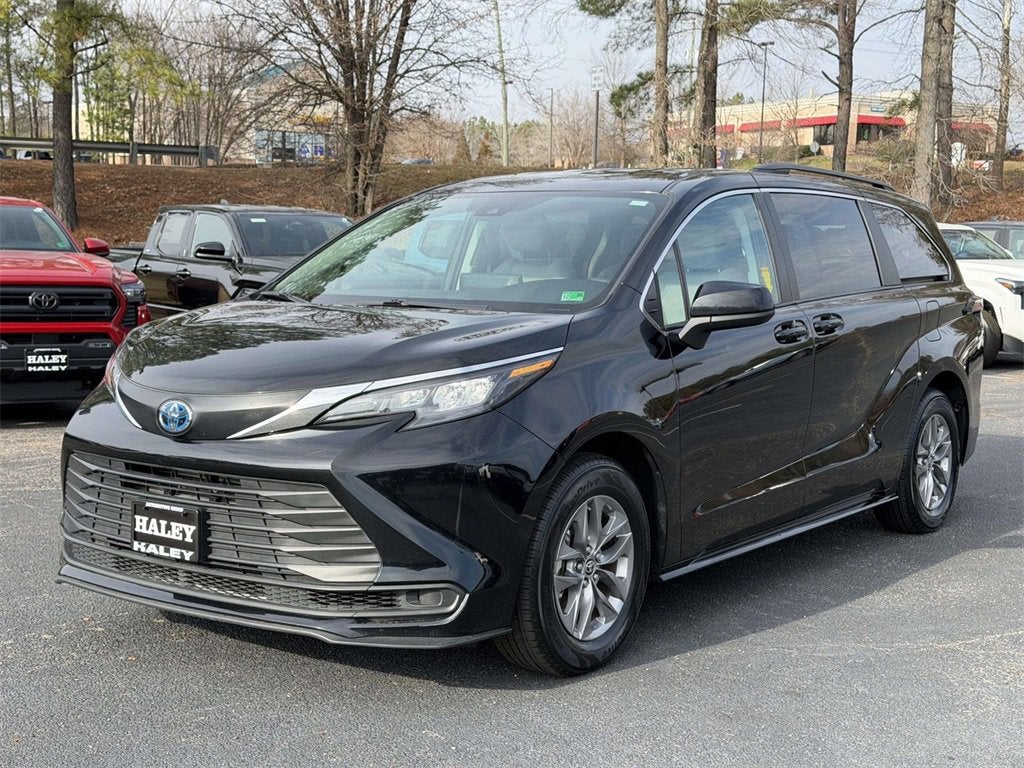 2024 Toyota Sienna LE