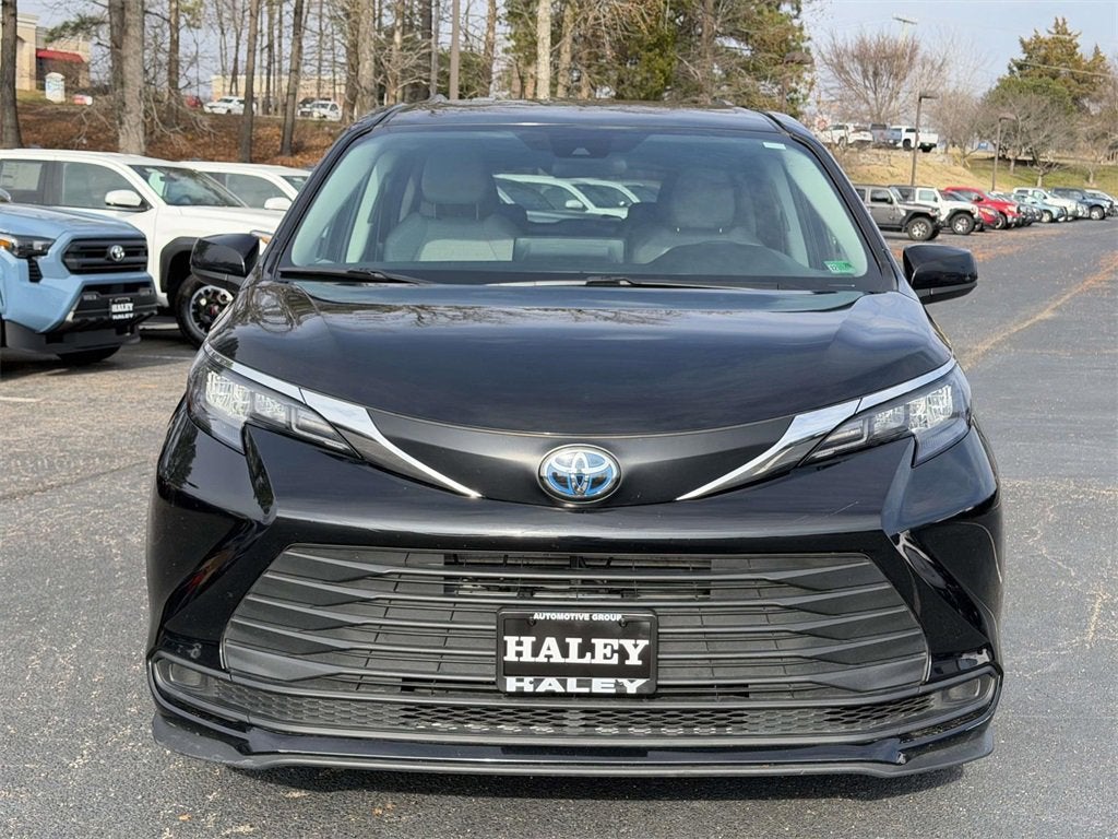 2024 Toyota Sienna LE