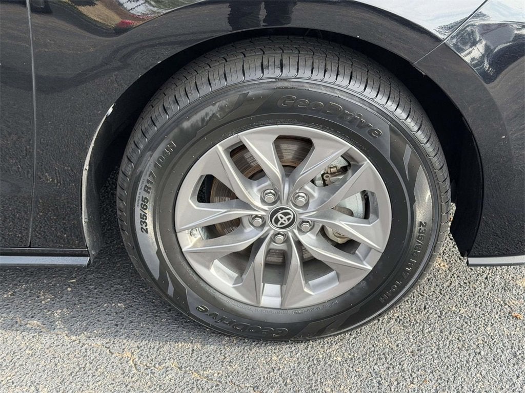 2024 Toyota Sienna LE