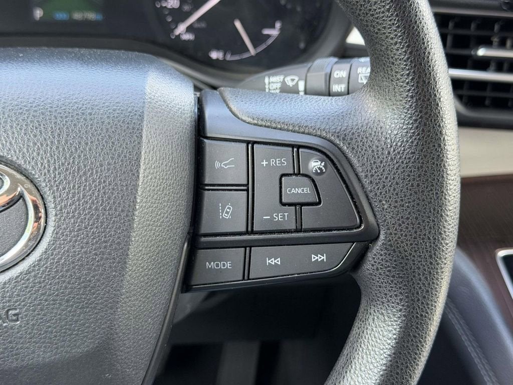 2024 Toyota Sienna LE