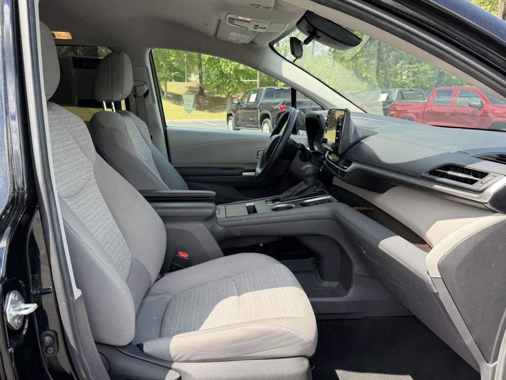 2024 Toyota Sienna LE