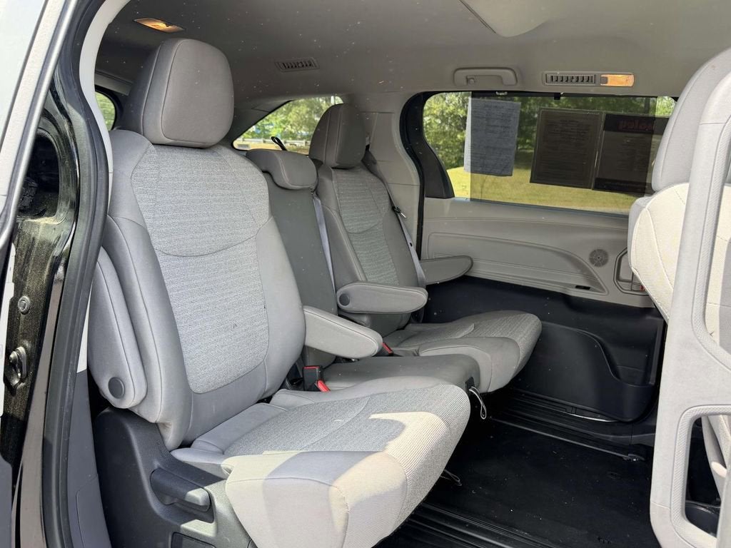 2024 Toyota Sienna LE