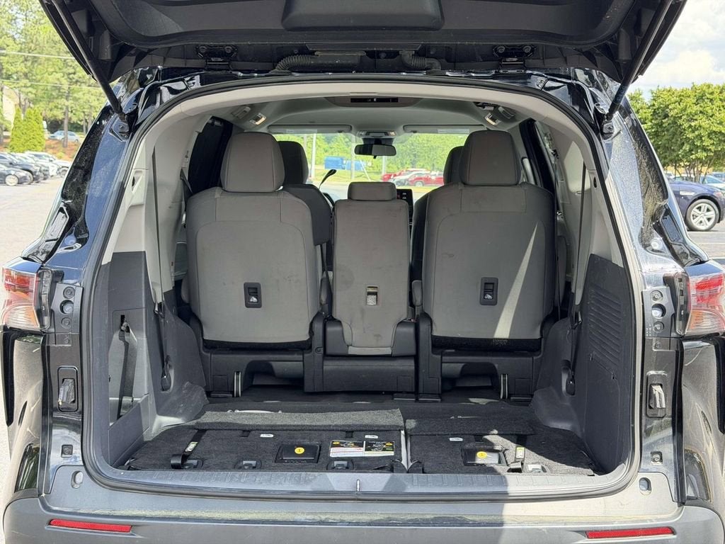 2024 Toyota Sienna LE