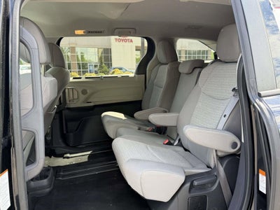 2024 Toyota Sienna LE