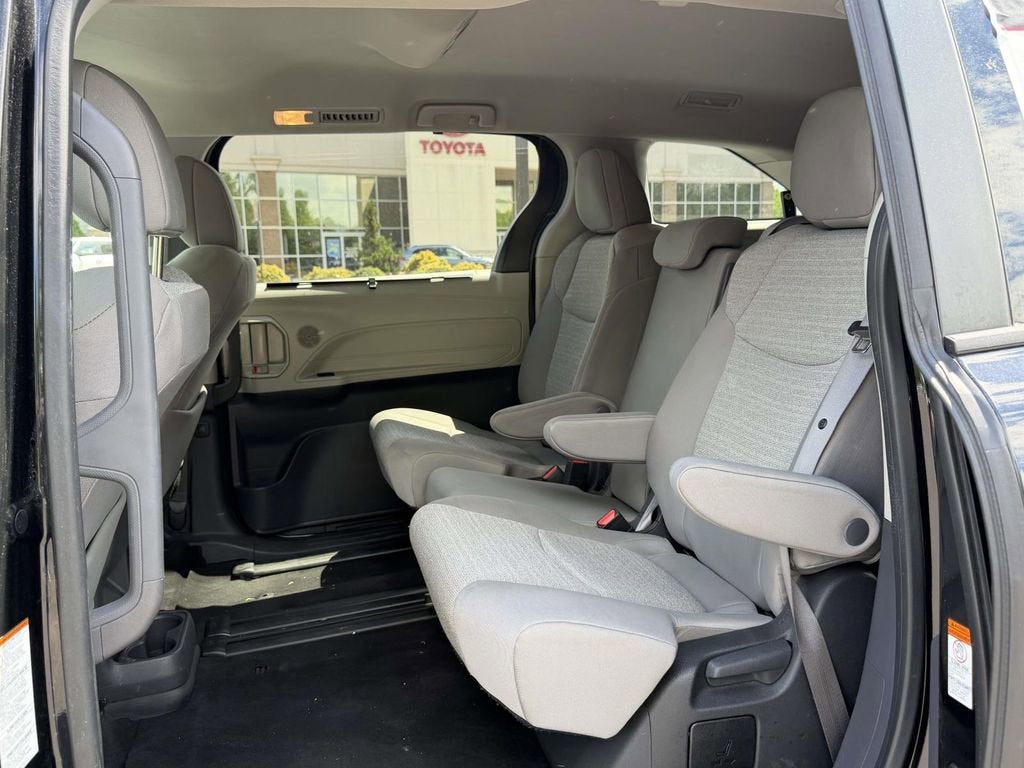 2024 Toyota Sienna LE