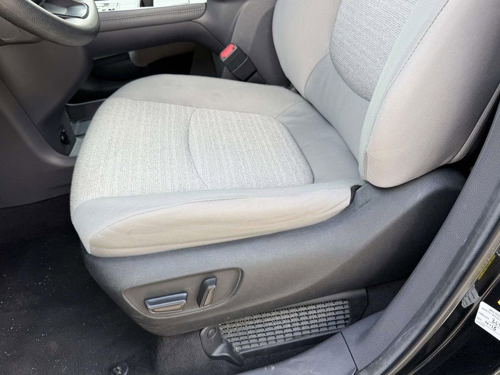 2024 Toyota Sienna LE