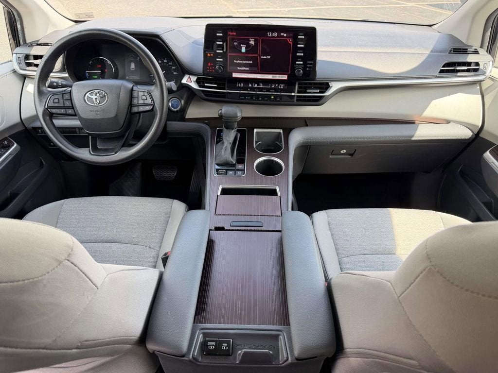 2024 Toyota Sienna LE