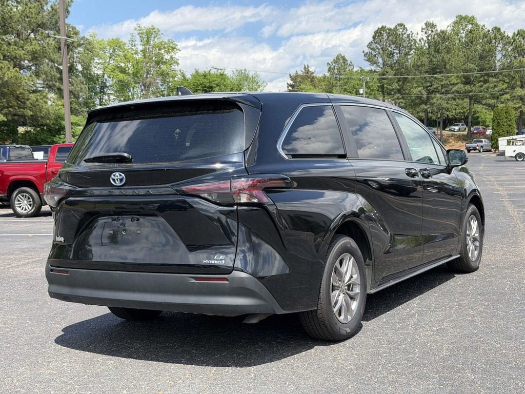 2024 Toyota Sienna LE