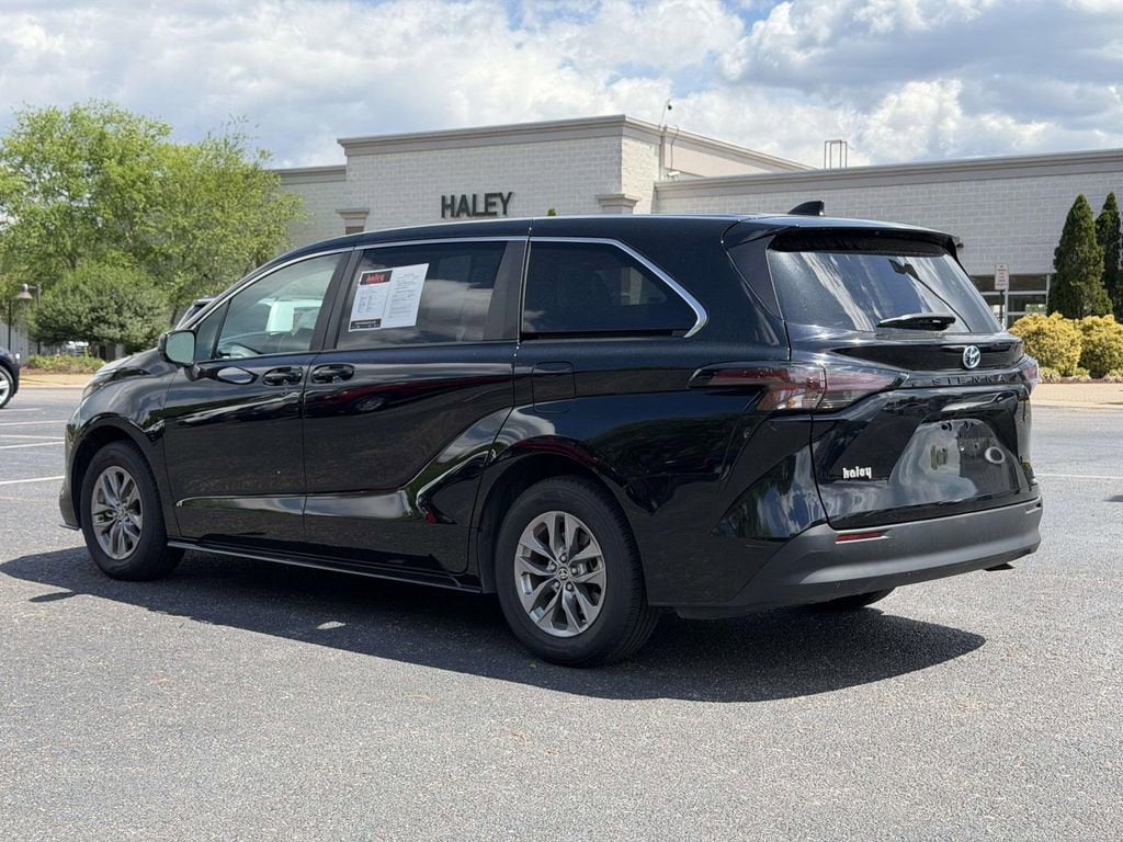 2024 Toyota Sienna LE