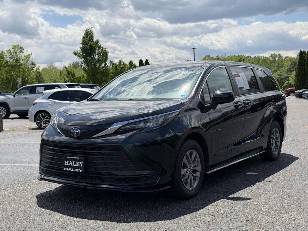 2024 Toyota Sienna LE