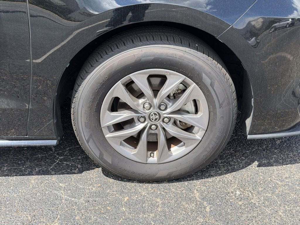 2024 Toyota Sienna LE