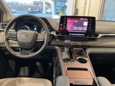 2024 Toyota Sienna LE