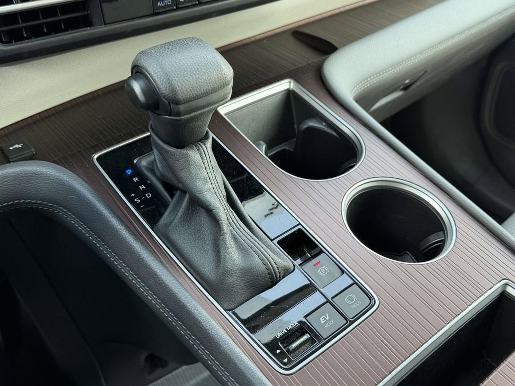 2024 Toyota Sienna LE