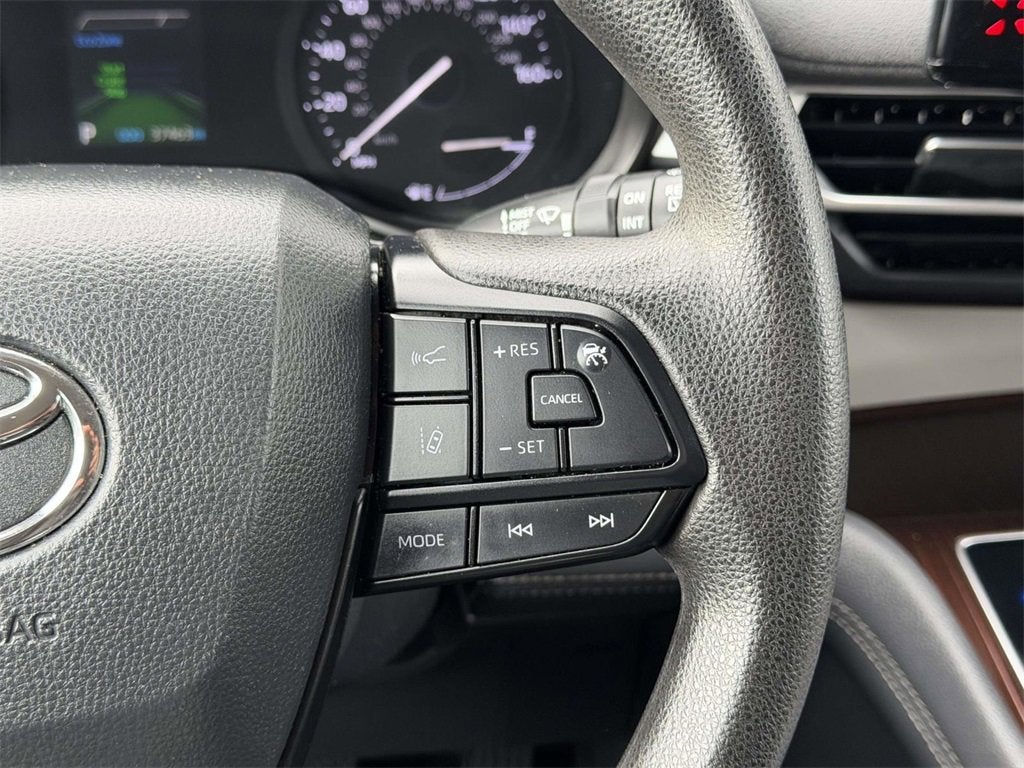 2024 Toyota Sienna LE