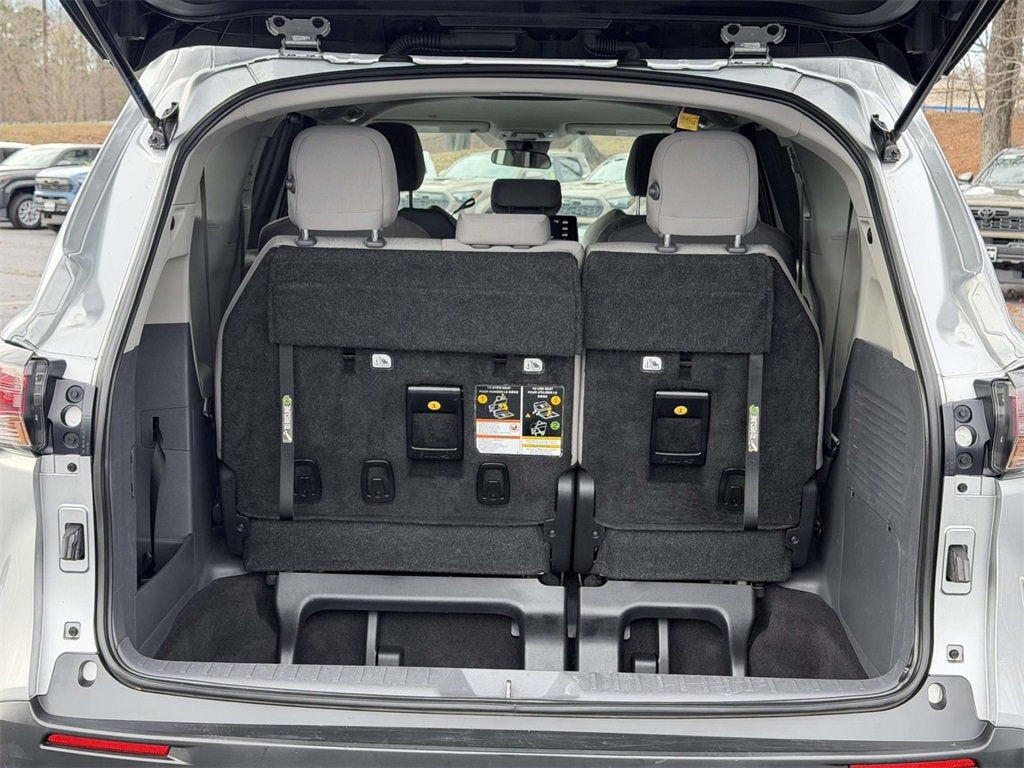 2024 Toyota Sienna LE