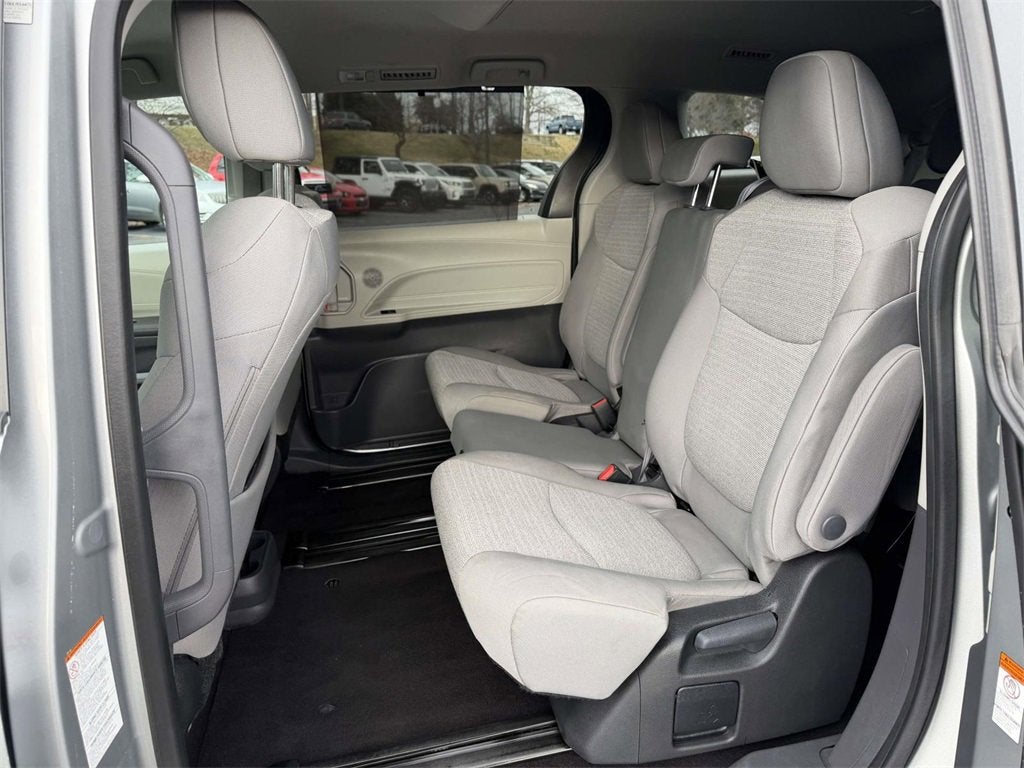 2024 Toyota Sienna LE