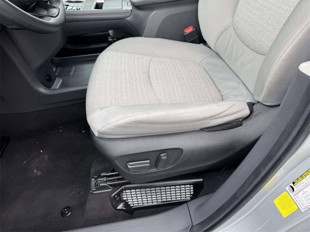 2024 Toyota Sienna LE