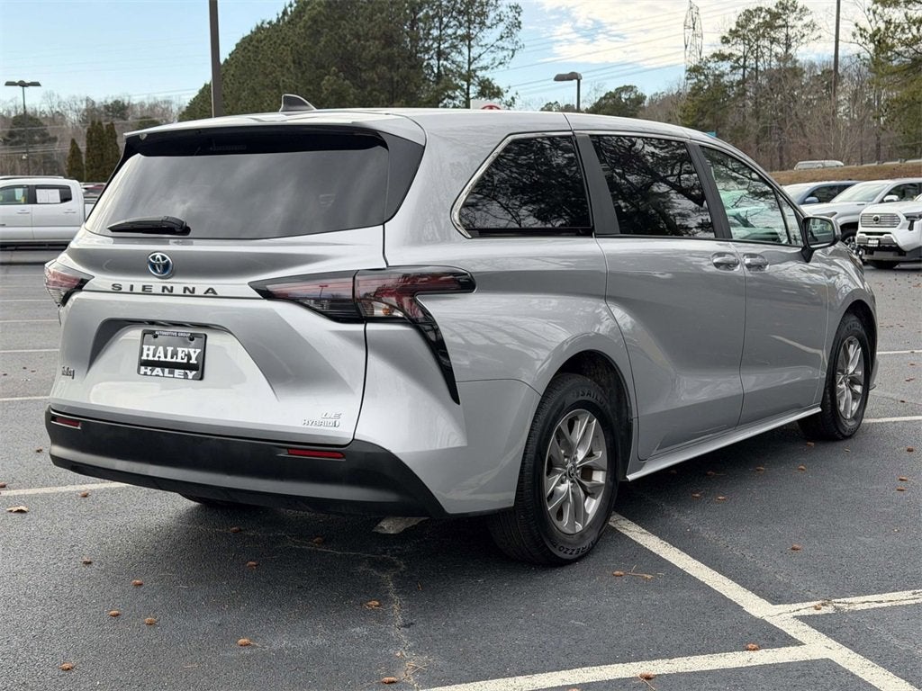 2024 Toyota Sienna LE