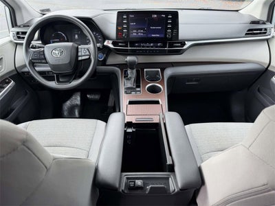 2024 Toyota Sienna LE