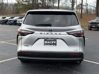2024 Toyota Sienna LE