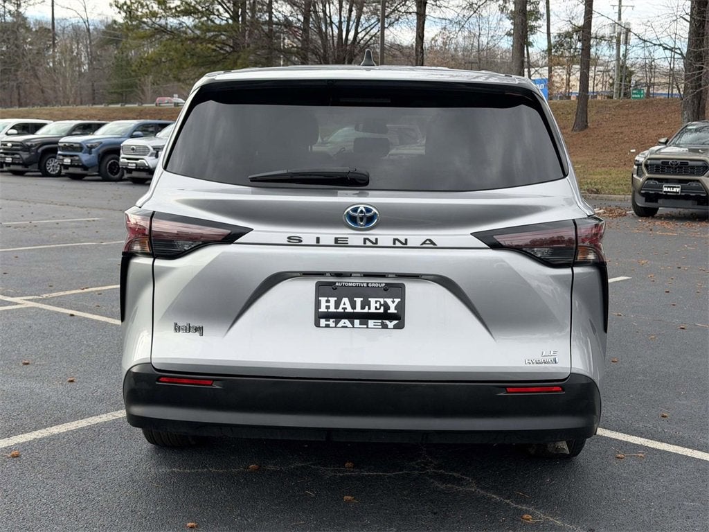 2024 Toyota Sienna LE