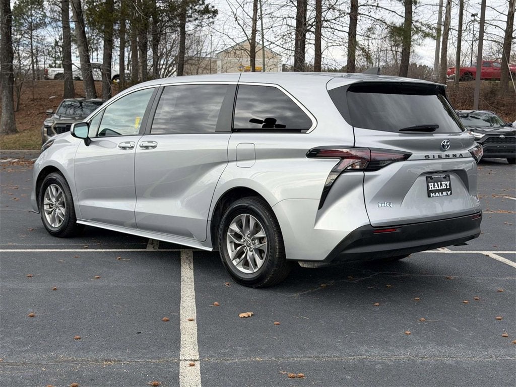 2024 Toyota Sienna LE