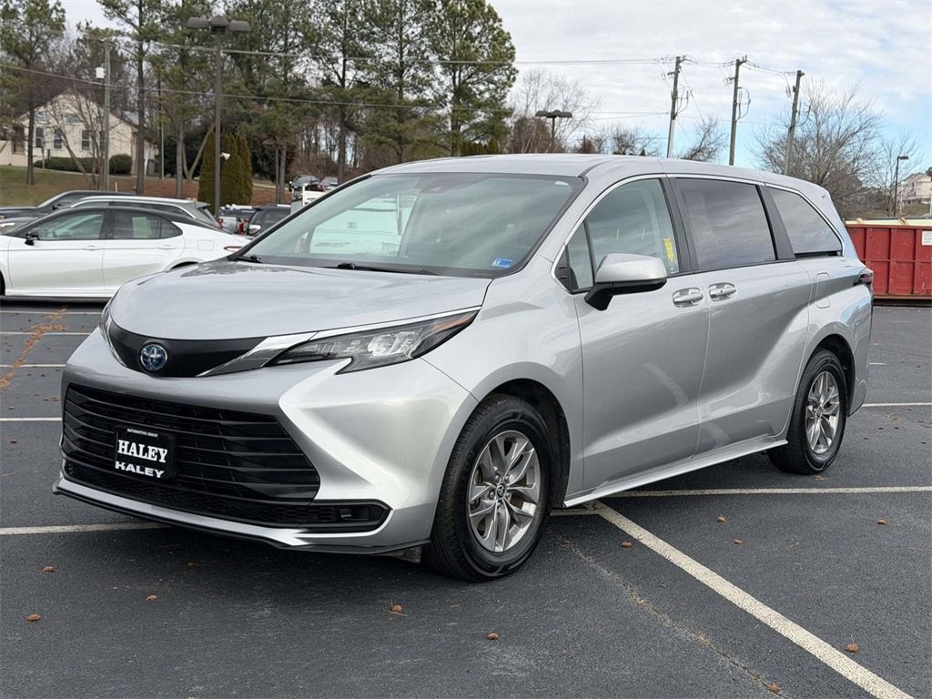 2024 Toyota Sienna LE