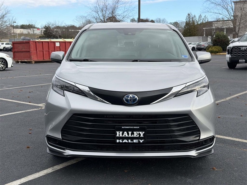 2024 Toyota Sienna LE