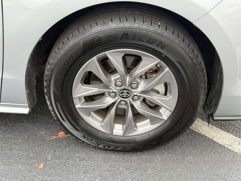 2024 Toyota Sienna LE