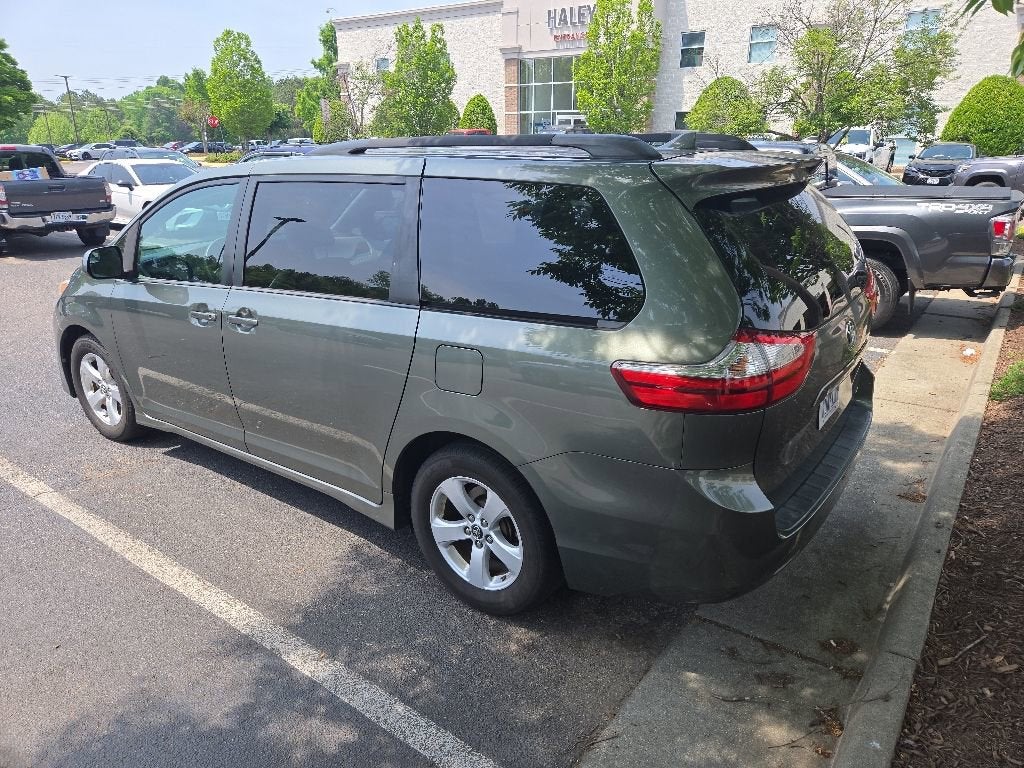 2018 Toyota Sienna LE